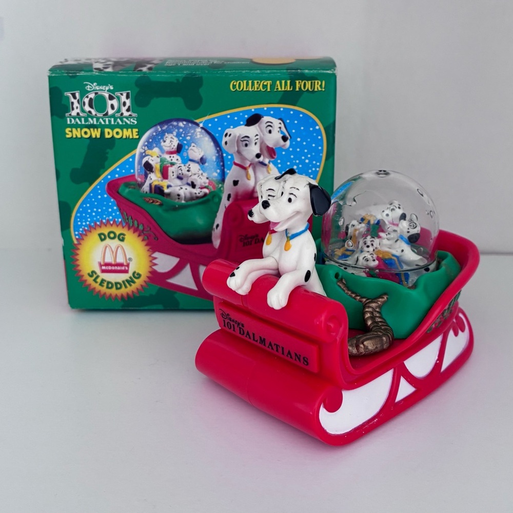1996 Disney’s 101 Dalmatians Christmas Snow Dome “Dog Sledding” in Box, NIB